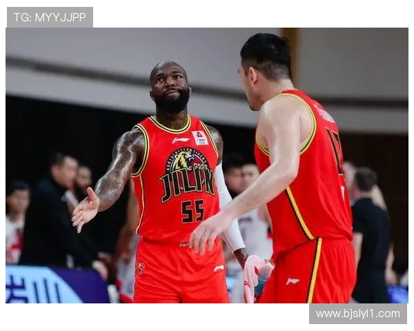 麦金尼精准捕捉战机！接腿抱摔 55 秒终结对手